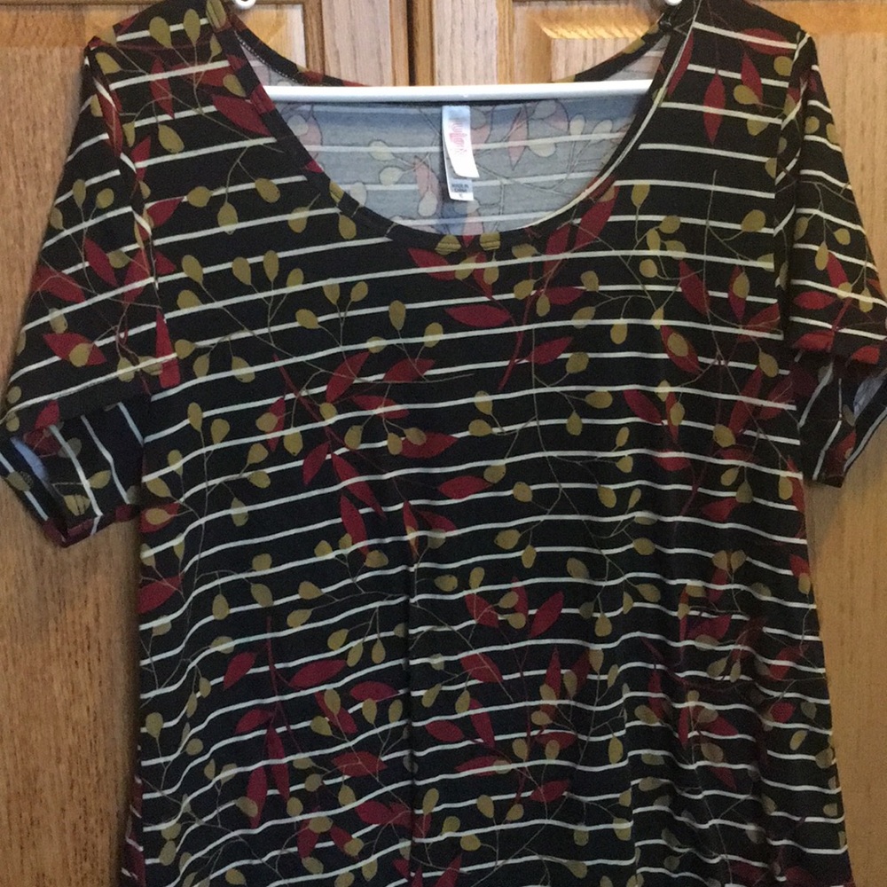 LuLaRoe classic Tee